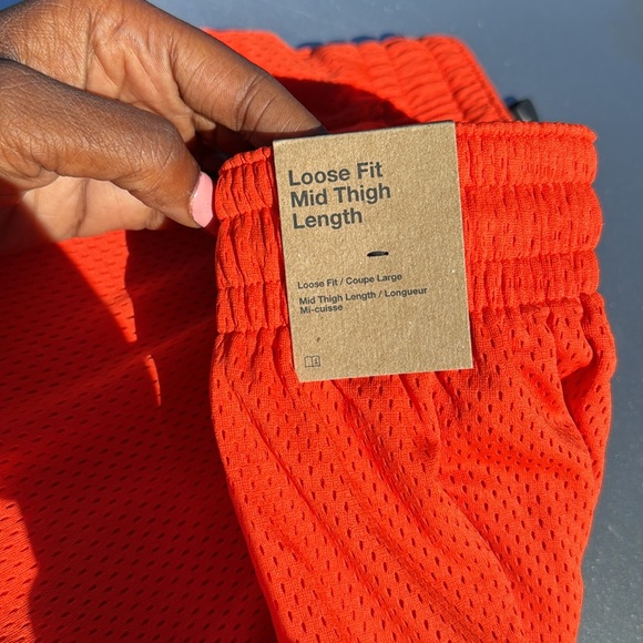 NWT Size Medium Men Orange Dri-Fit Mesh Nike Shorts with pockets / drawstring - Picture 4 of 9